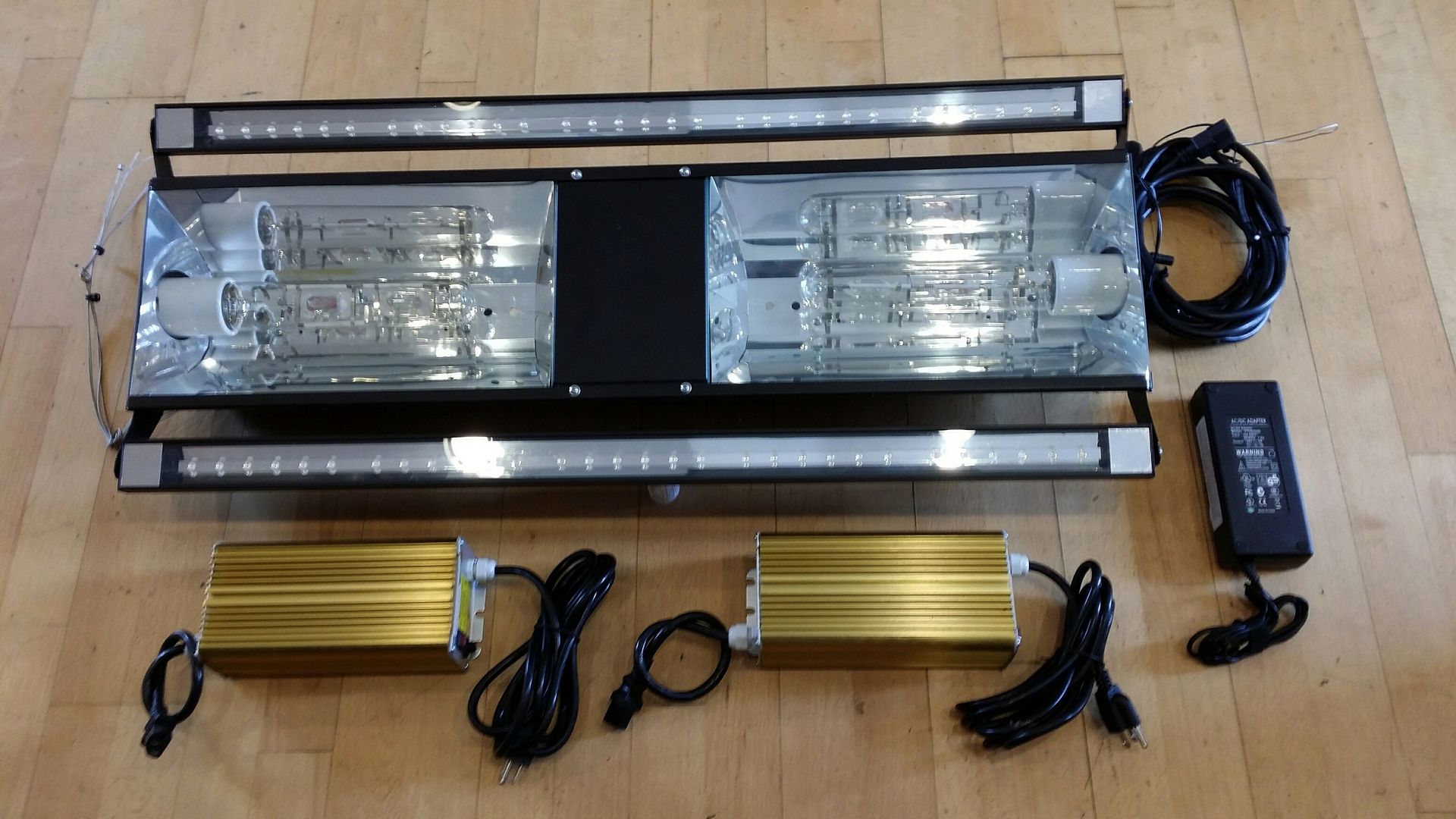 California Nearly NEW ReefBrite "Halide Hybrid" 36" MH/LED Fixture